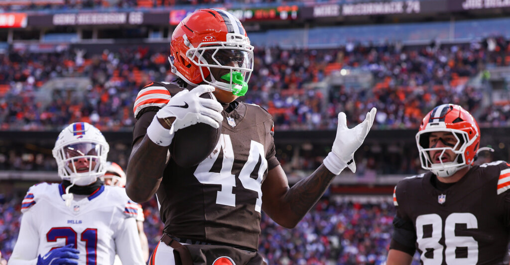 Dec 21, 2025; Cleveland, Ohio, USA; Cleveland Browns tight end Harold Fannin Jr. (44) scores a touchdown against the Buffalo Bills during the first half at Huntington Bank Field. Mandatory Credit: Scott Galvin-Imagn Images